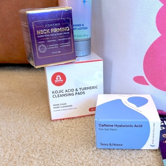 Brand New Self Care Skincare Easter Basket Turmeric Pads Moisturizer Jade Roller - Picture 2 of 15